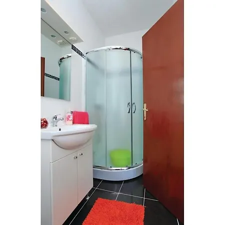 Yvone Apartman