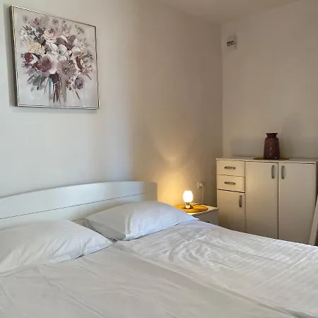 Apartman Yvone *